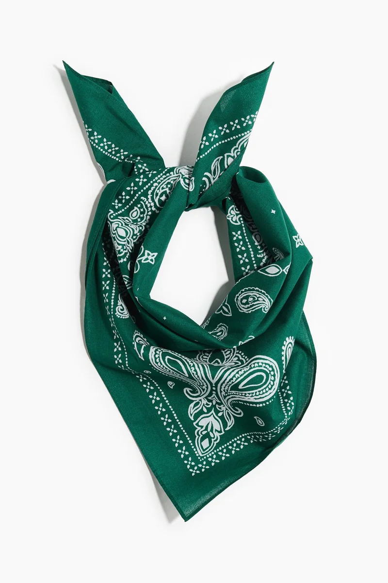 Patterned neck scarf