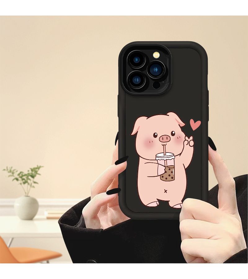 غطاء هاتف على شكل خنزير صغير لطيف يشرب حليب الشاي، بتصميم كرتوني، تغطية كاملة، حماية ناعمة، متوافق مع آيفون 14 باللون الأسود، هدية مثالية للأصدقاء. - Image 4