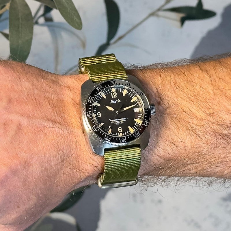 BluShark حزام ساعة بلو شارك الأصلي المصنوع من النايلون الفاخر - حزام ساعة بديل متين ومقاوم للماء للرجال والنساء | مشبك من الفولاذ المقاوم للصدأ | باليستيك، عسكري | أخضر عسكري، 18 مم - Image 3