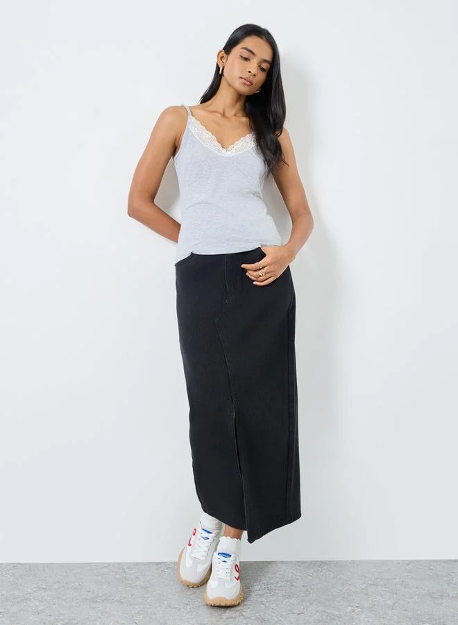 تايك تو بلوزة بتفاصيل حافة دانتيل