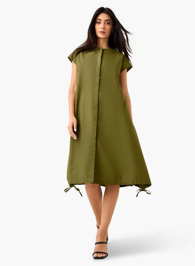 ايكونيك فستان بأزرار كلاسيكي مع رباط