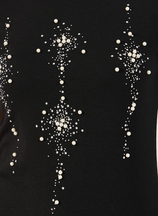 Styli Embellished Fitted Round Neck Short Sleeve T-Shirt  - Image 4