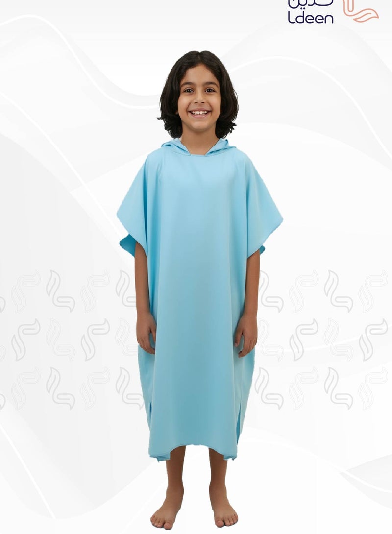 لدين روب مطوّر مصنوع من الألياف الدقيقة (مايكروفايبر) فائق الامتصاص مع ميزة الجفاف السريع بعد الاستخدام بتصميم أنيق وحجم مناسب مغلّف في حقيبة أنيقة ليكون رفيقك في كل وقت. - Image 1