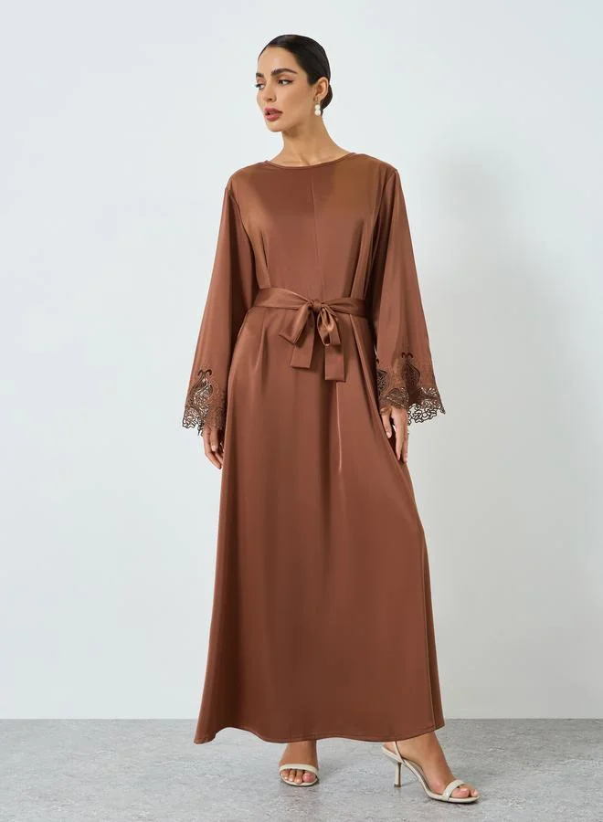 تايك تو جلابية بأكمام طويلة وتفاصيل دانتيل