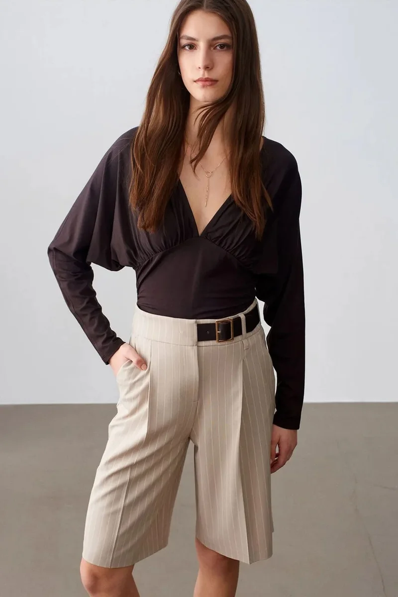 ديلفين DILVIN High-Waist Striped Tailored Shorts With Belt