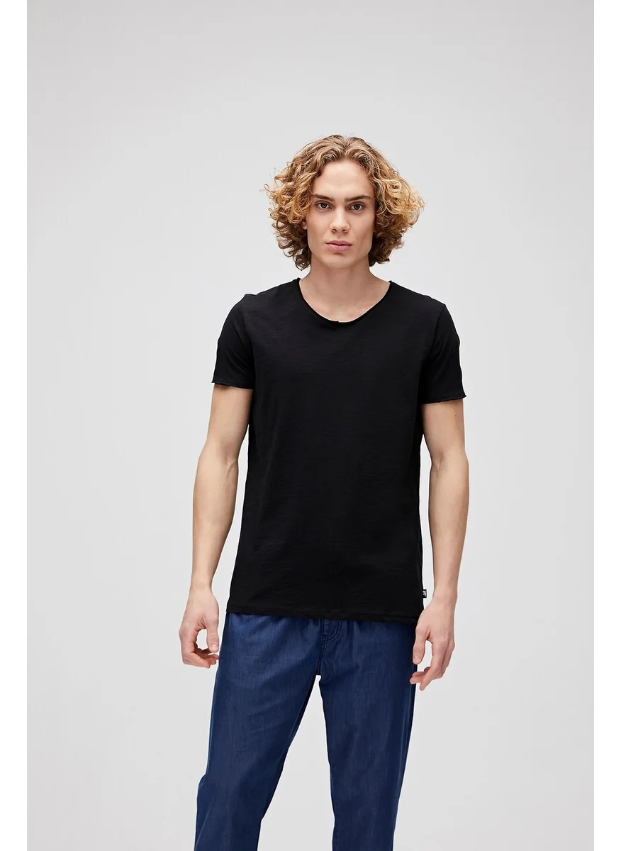 باد بير V-Neck T-Shirt Black Men's T-Shirt 18.01.07.012-C01