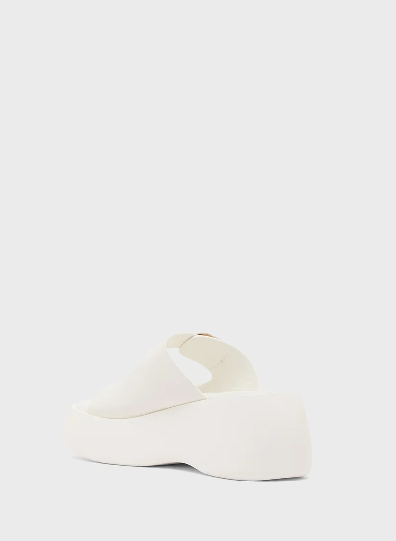 OZZO Flat Sandals