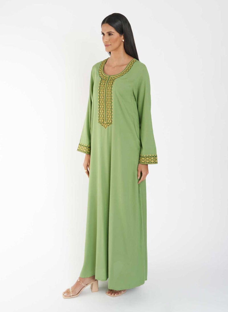 كشخة جلابية سادة بتطريز متقاطع - Image 2