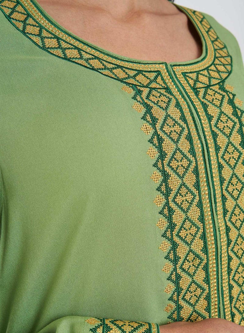 كشخة جلابية سادة بتطريز متقاطع - Image 5