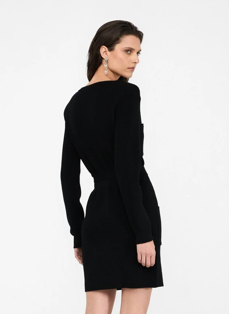 ليو جو فستان محبوك بكتف مبطن