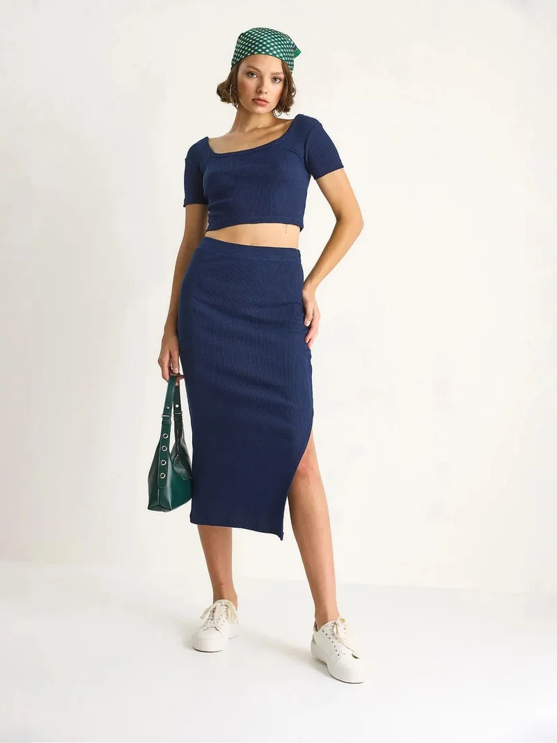 بيانكو لوتشي طقم تنورة وبلوزة أساسي من لوتشي