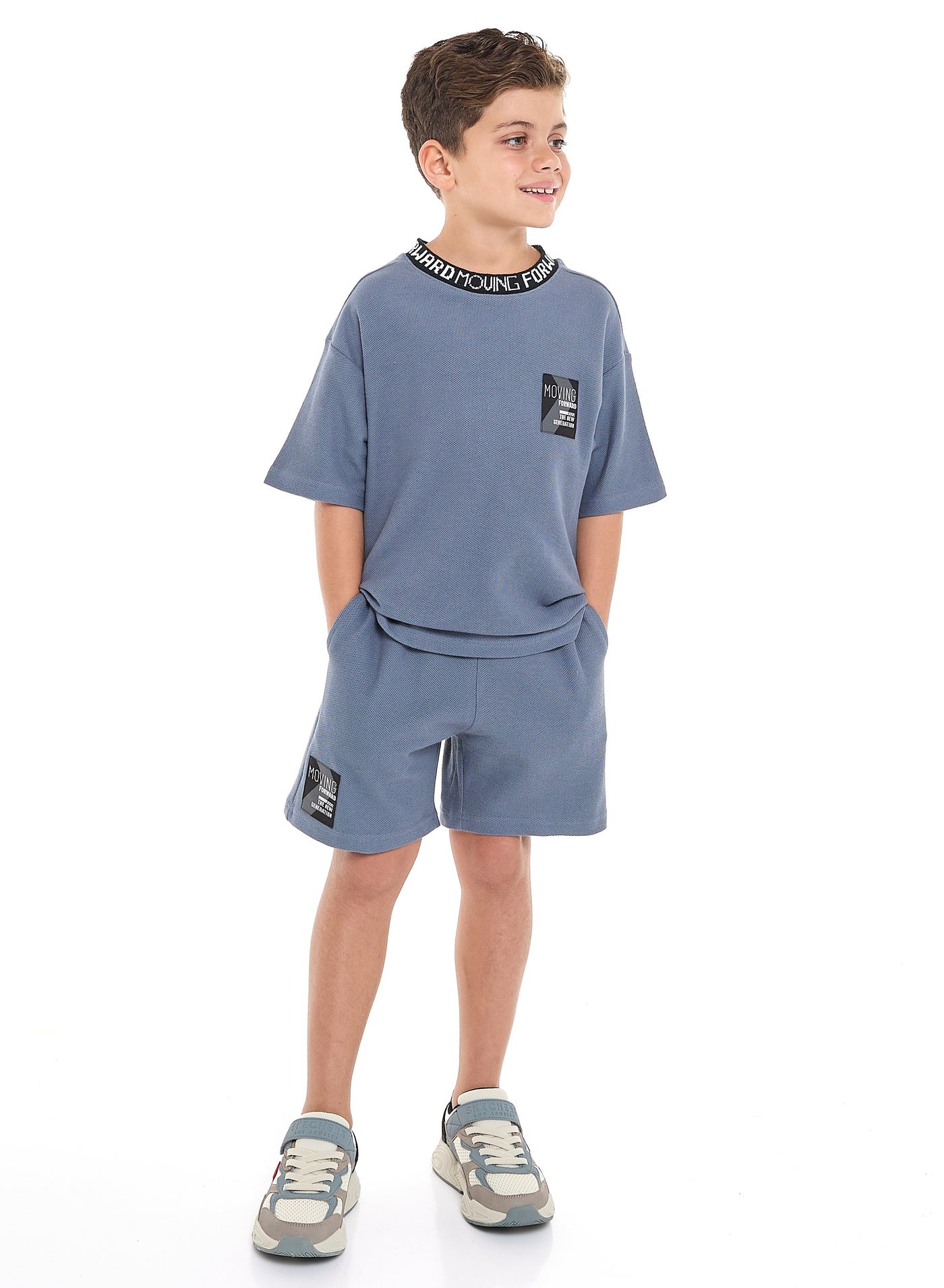 victor and jane Oversized - Boys' Jacquard 2-Piece Set - T-Shirt with Badge Detail and matching Shorts with Pockets,