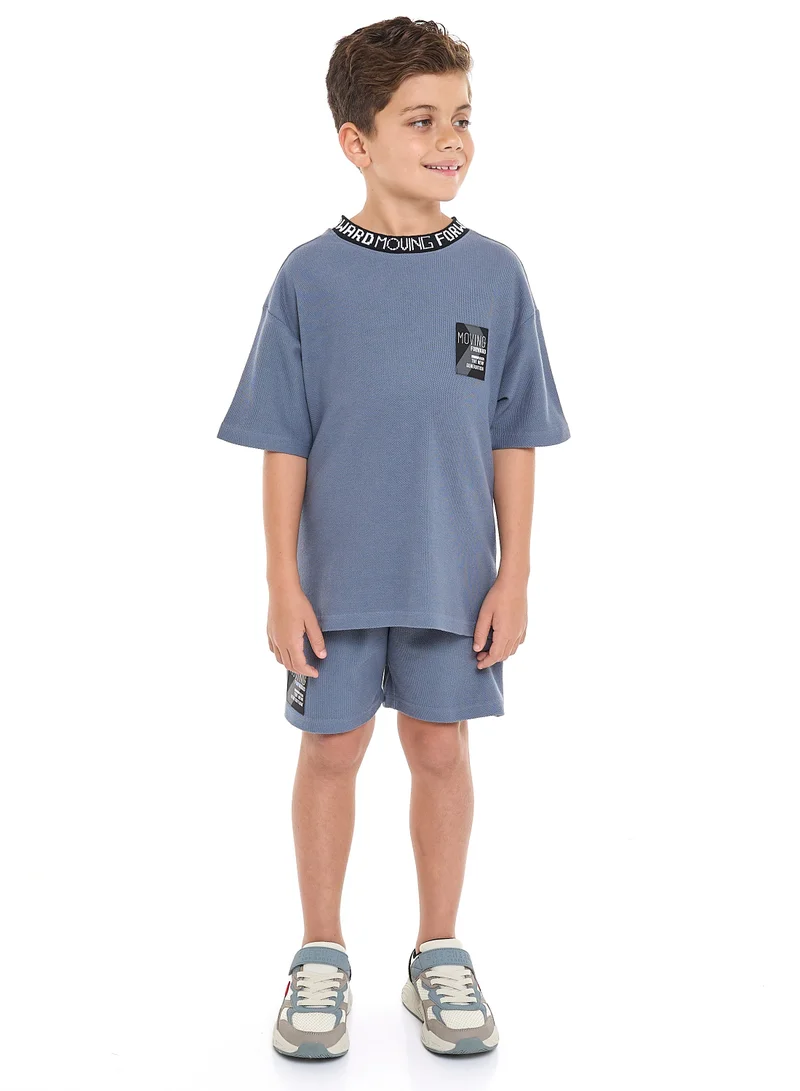 victor and jane Oversized - Boys' Jacquard 2-Piece Set - T-Shirt with Badge Detail and matching Shorts with Pockets,