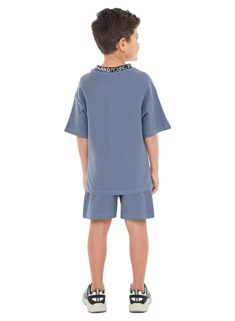 victor and jane Oversized - Boys' Jacquard 2-Piece Set - T-Shirt with Badge Detail and matching Shorts with Pockets,