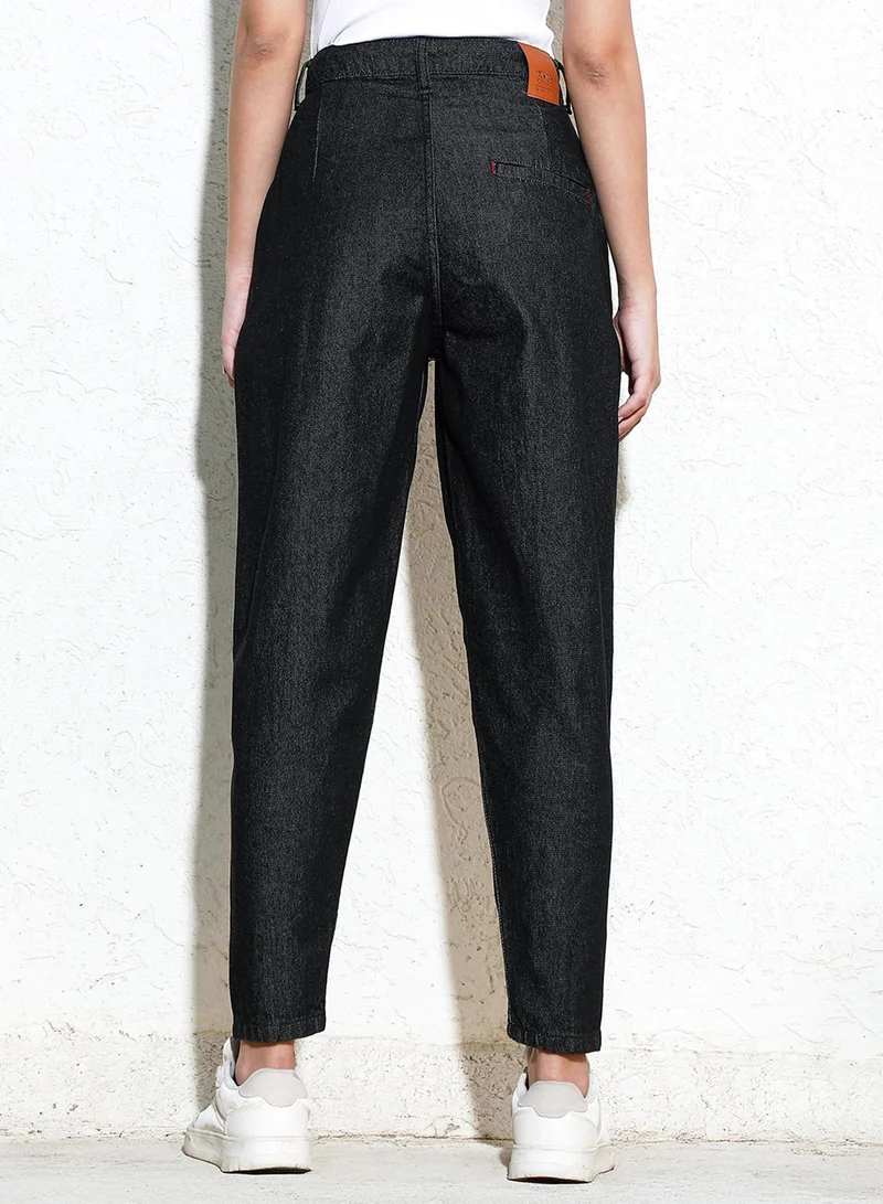 Campus Sutra Campus Sutra Women's Charcoal Black Dark-Wash Tapered Denim Jeans For Casual Wear | High-Waist | Regular Fit | Button Closure | Denim Jeans Crafted With Comfort Fit For Everyday Wear
