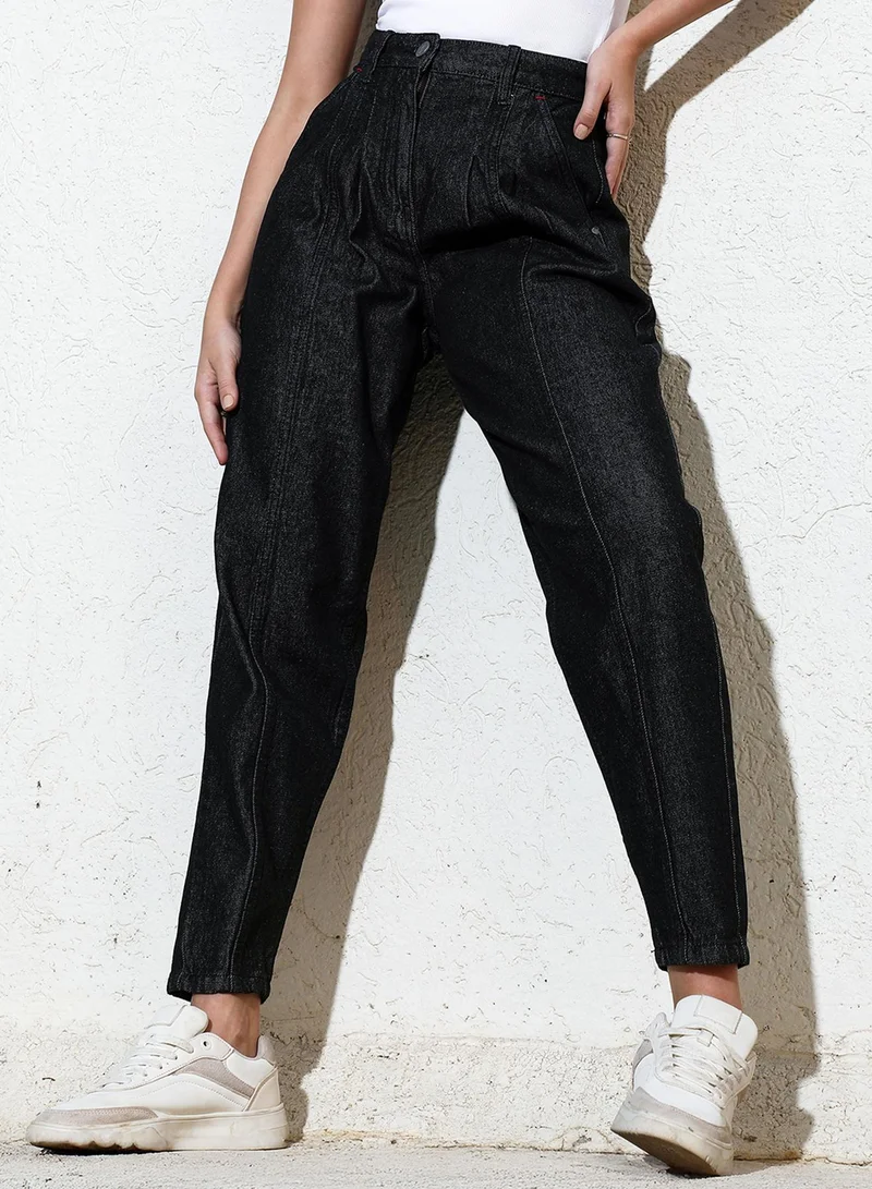 كامبوس سوترا Campus Sutra Women's Charcoal Black Dark-Wash Tapered Denim Jeans For Casual Wear | High-Waist | Regular Fit | Button Closure | Denim Jeans Crafted With Comfort Fit For Everyday Wear