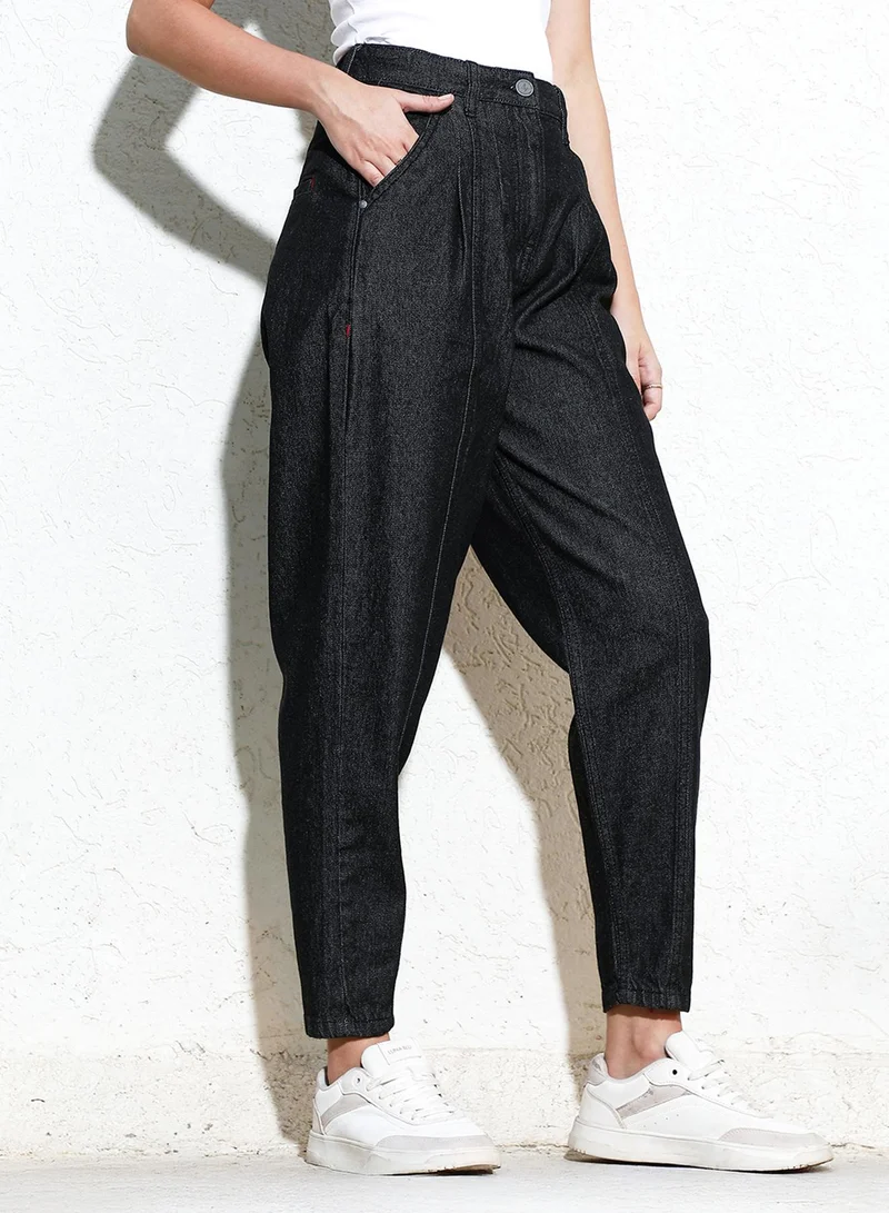 Campus Sutra Campus Sutra Women's Charcoal Black Dark-Wash Tapered Denim Jeans For Casual Wear | High-Waist | Regular Fit | Button Closure | Denim Jeans Crafted With Comfort Fit For Everyday Wear