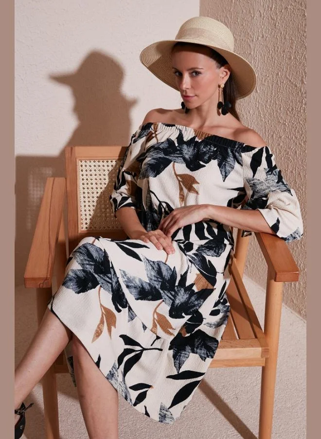 ليلا فستان ميدي بياقة كارمن بنقشة أوراق ليلى للنساء