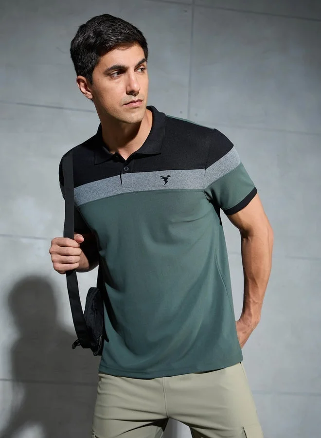 تكنوسبورت تيشيرت بولو بقصة ضيقة وأكمام قصيرة بتصميم كتل الألوان