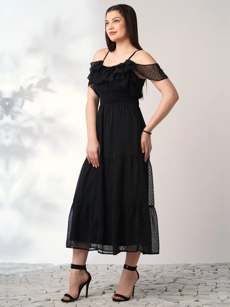 جلو باص فستان سهرة نسائي أسود مكشكش بكتف مكشوف من جلوبس