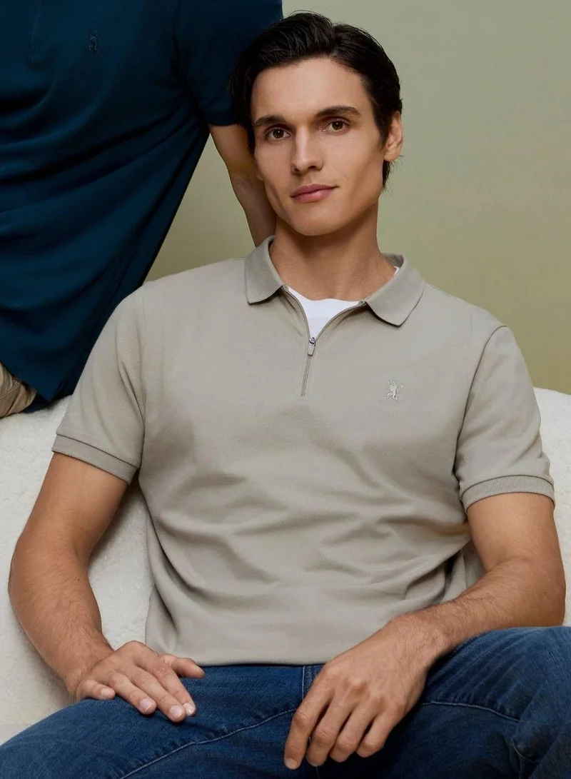 Giordano Men's Slim Fit Small Lion Zipper Polo