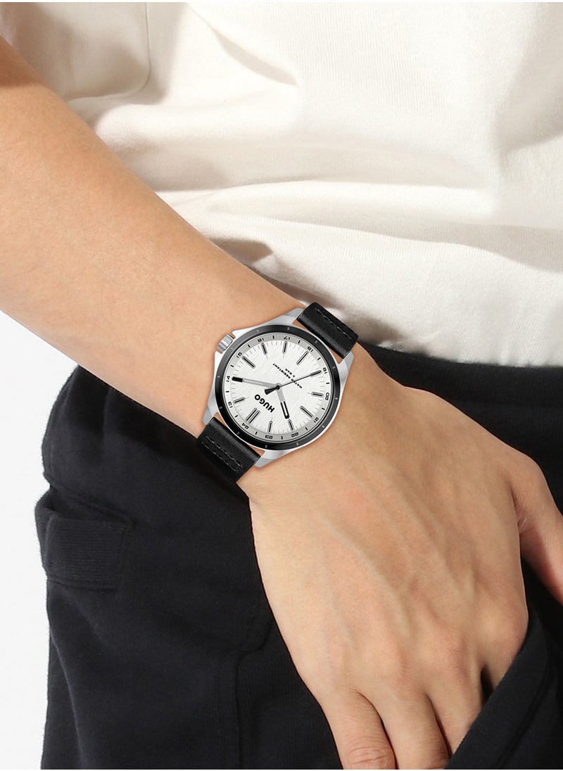 HUGO BOSS ساعة يد جلدية دائرية الشكل بعقارب للرجال 1530325 - 42 ملم  - Image 4