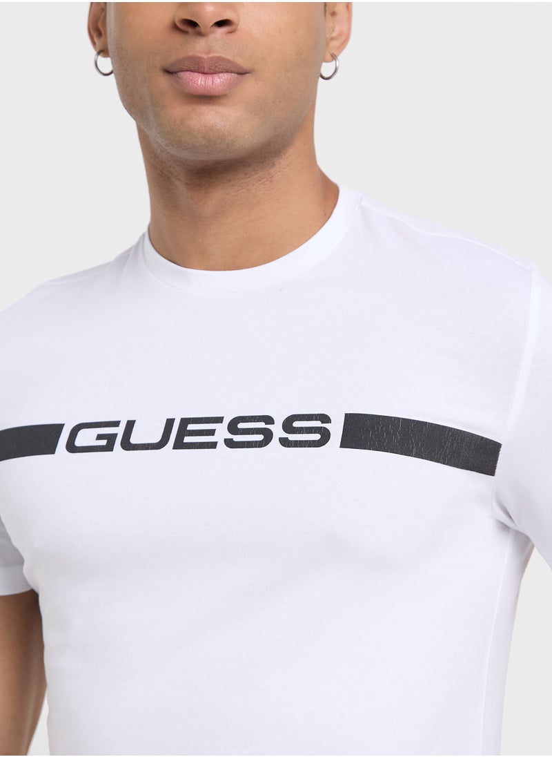 GUESS Logo Detailed Crew Neck Short Sleeve T-Shirt  - Image 3