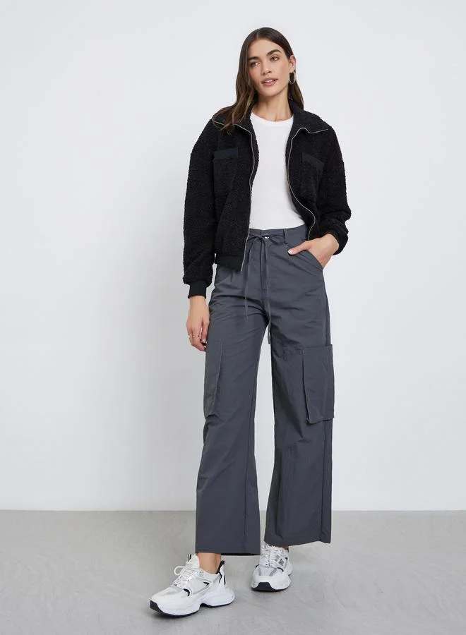 ستايلي جاكيت بومبر بتفاصيل فرو صناعي