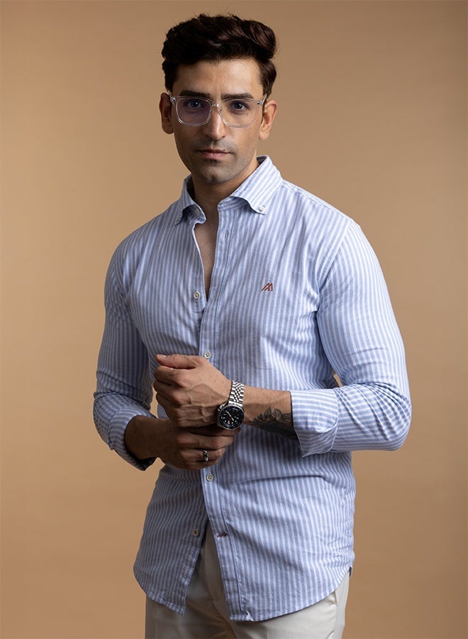 تكلف The Classic Stripe Blue Oxford Shirt with Timeless Smooth Weave - Image 4