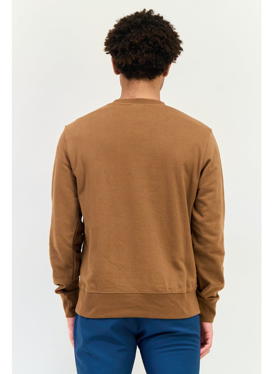 Men Sportswear Fit Long Sleeve Outdoor Sweatshirt, Brown