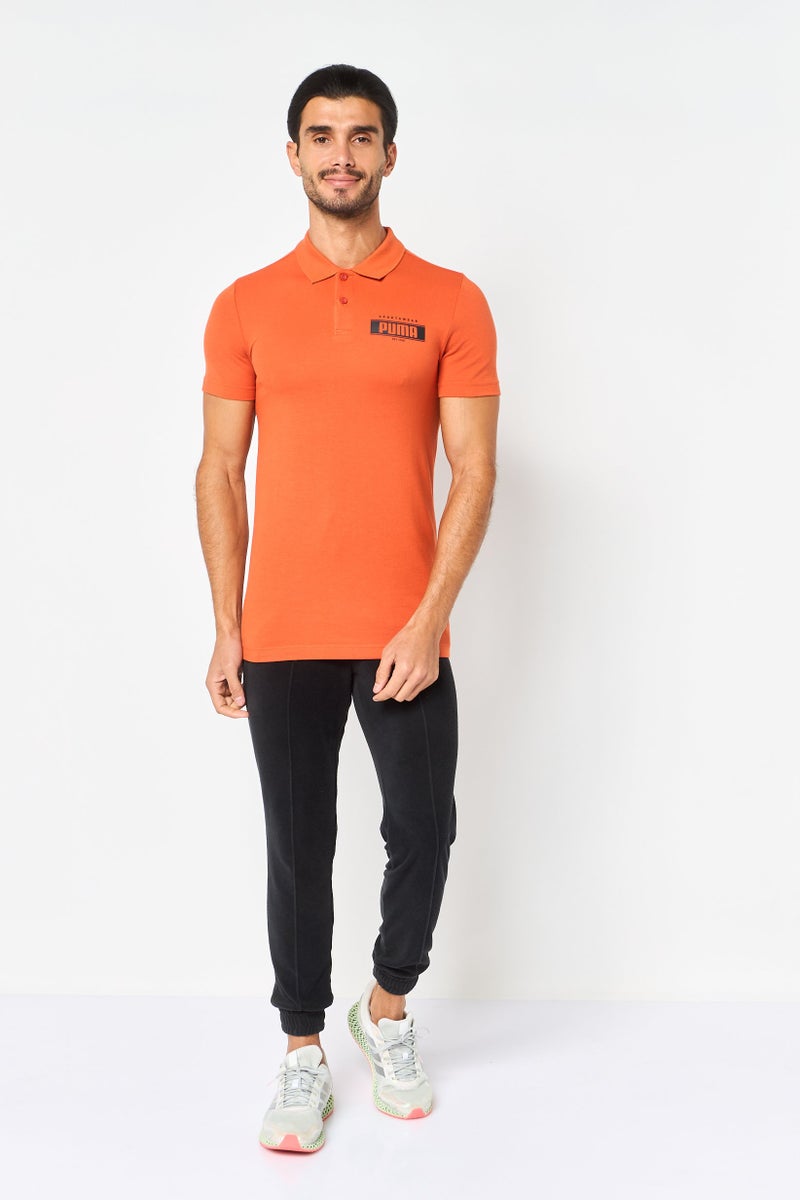 PUMA قميص بولو خارجي للرجال بقصة ضيقة بأكمام قصيرة، برتقالي - Image 2