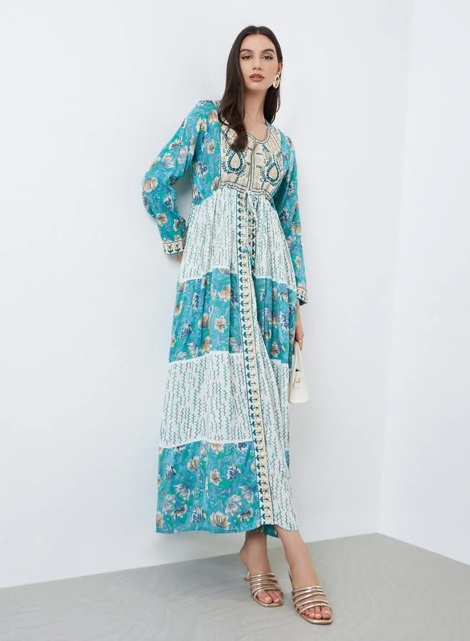 مكسيم كريشن جلابية بتفاصيل مُطرّزة