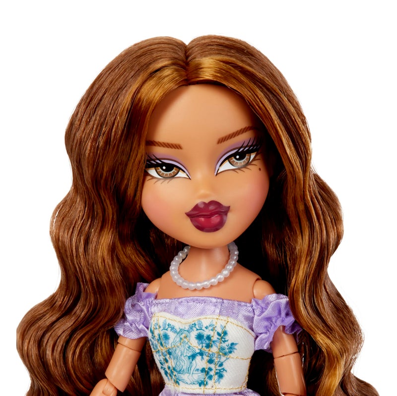 Bratz Goin’ Out! Yasmin Fashion Doll with Accessories - Image 4