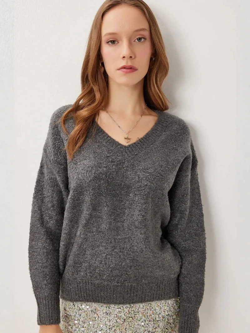 إسطنبول الساحرة ISTANBUL Textured V-Neck Long Sleeve Sweater