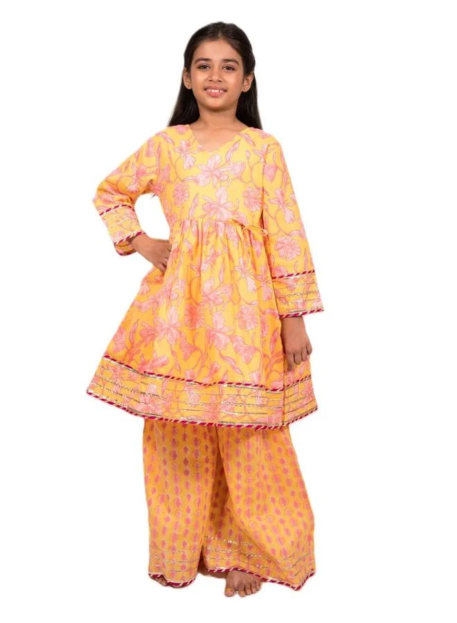 مايثيلي Maithili Embellished Printed V-Neck Kurta and Pants Set