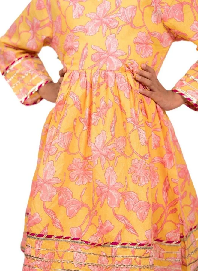 Maithili Maithili Embellished Printed V-Neck Kurta and Pants Set