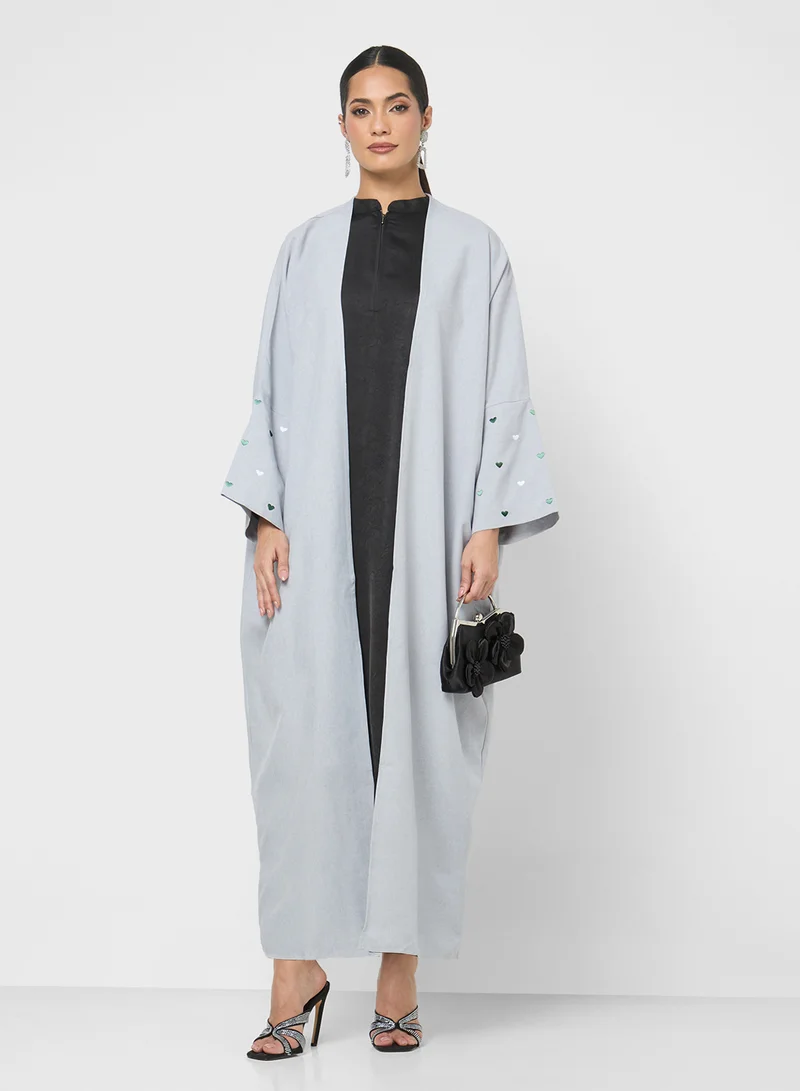 خزانة Abaya With Heart Patterned Sleeves