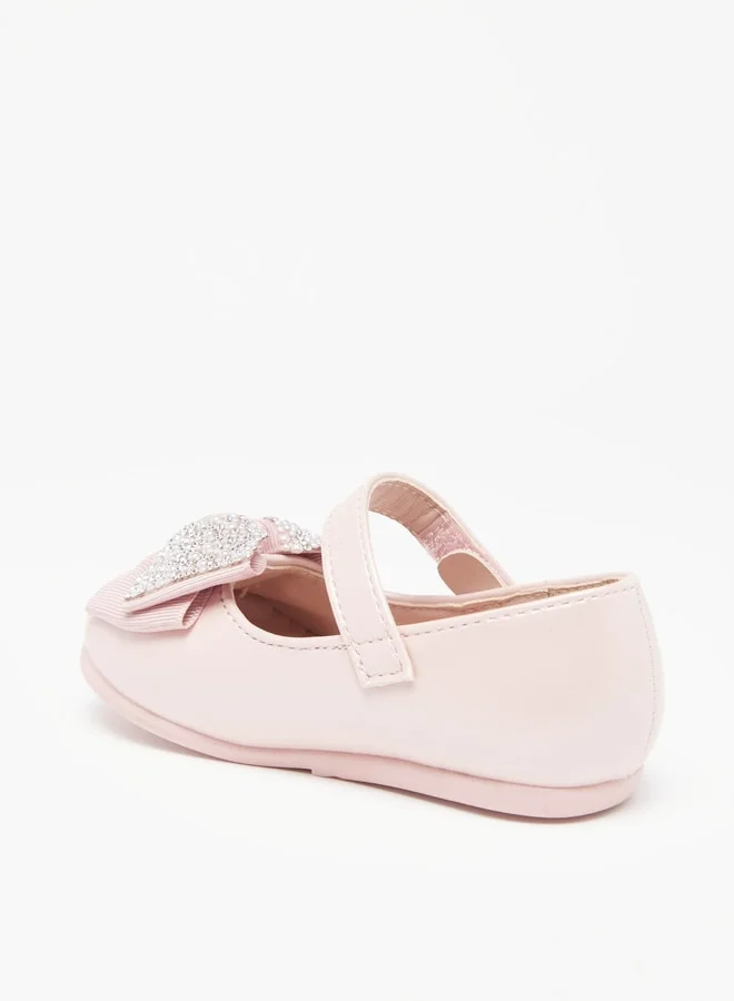 فلورا بيلا من شو إكسبرس Girls Bow Accent Booties With Hook And Loop Closure