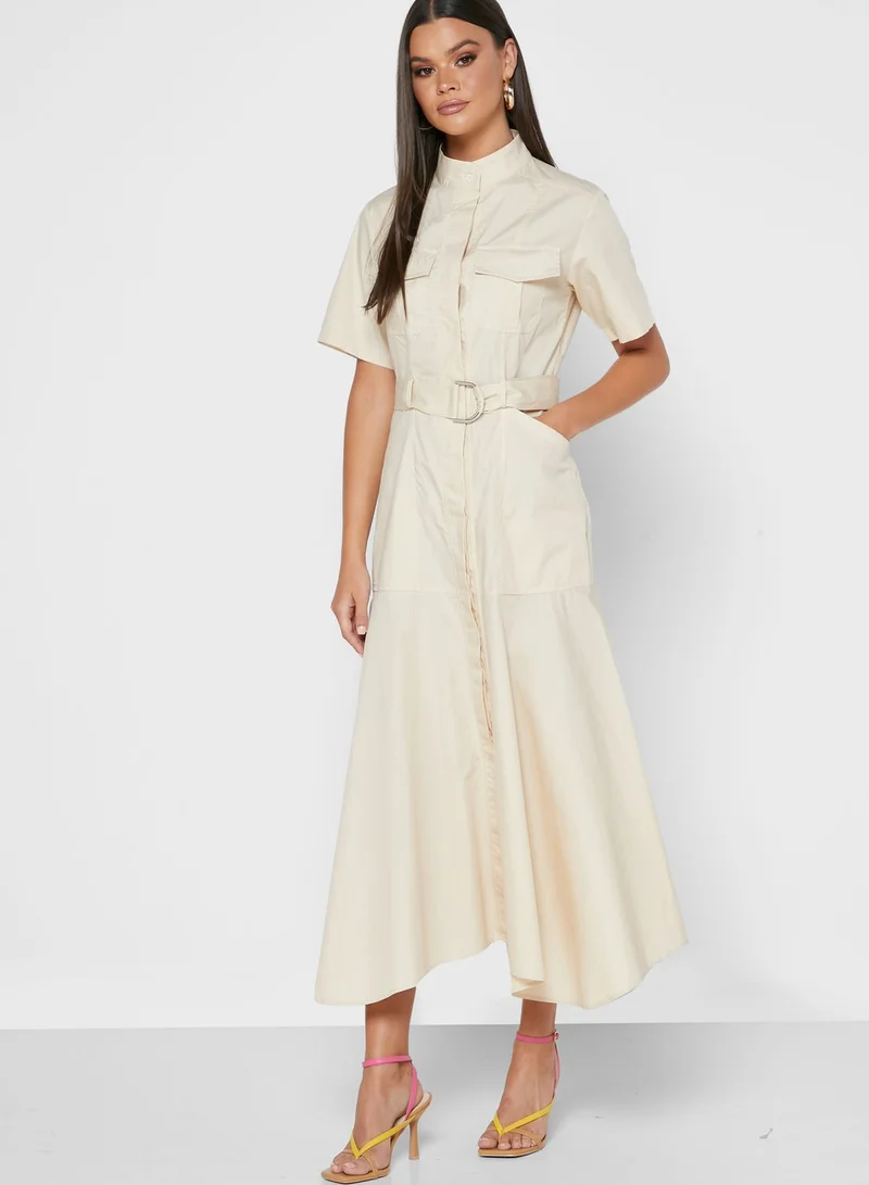 ايلا فستان بياقة عالية