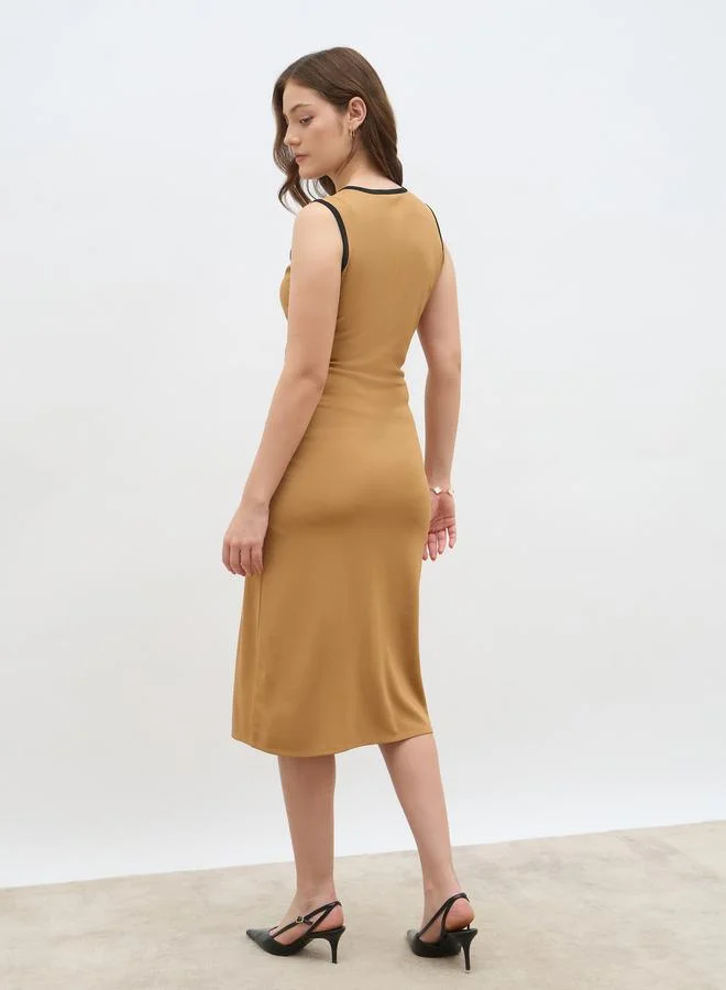 Styli Styli Women Beige Contrast Trim Sleeveless Sheath Midi Dress with Button Front