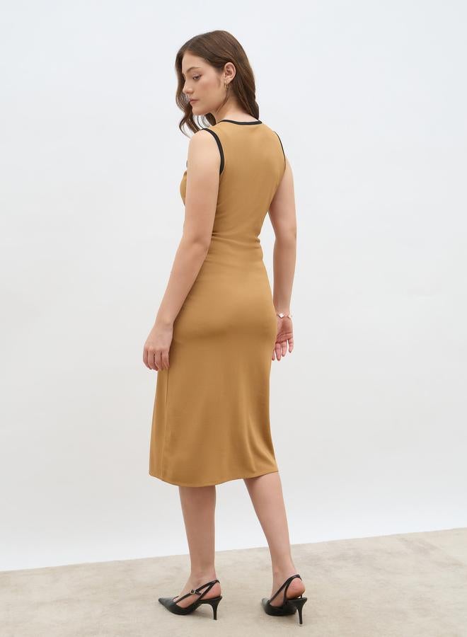 Styli Women Beige Contrast Trim Sleeveless Sheath Midi Dress with Button Front - Image 5