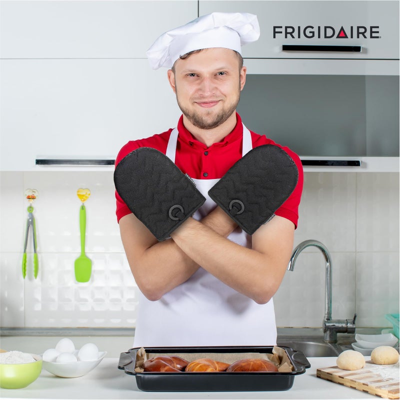 Frigidaire Kelly 2-Pack Cotton and Neoprene Mini Oven Mitts, Heat Resistant, Anti-Slip, Machine Washable, 5.25" x 8", Black, Set of 2 - Image 5