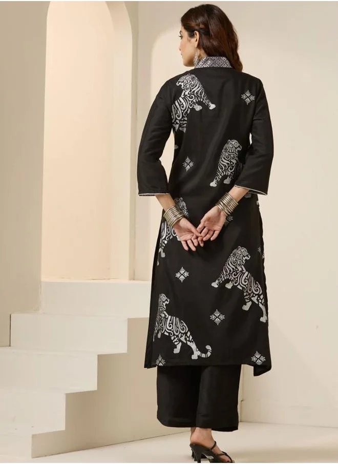 آي شين Three-Fourth Sleeve Women Black Polyester Kurta Set with Embroidered pattern Tunic and Palazzo features a Round neckline and Three-Fourth Sleeve secured with Elastic closure and styled in Straight Fit ideal for Festive moments — crafted to elevate your special moments.