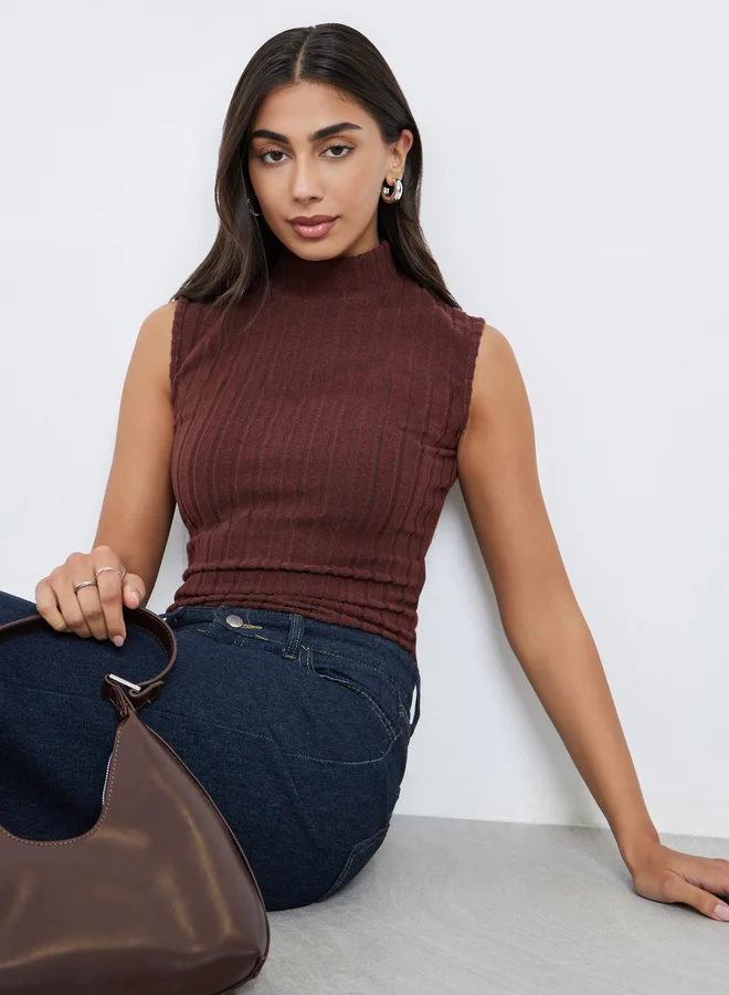 ستايلي بلوزة محبوكة ضيقة بلا أكمام