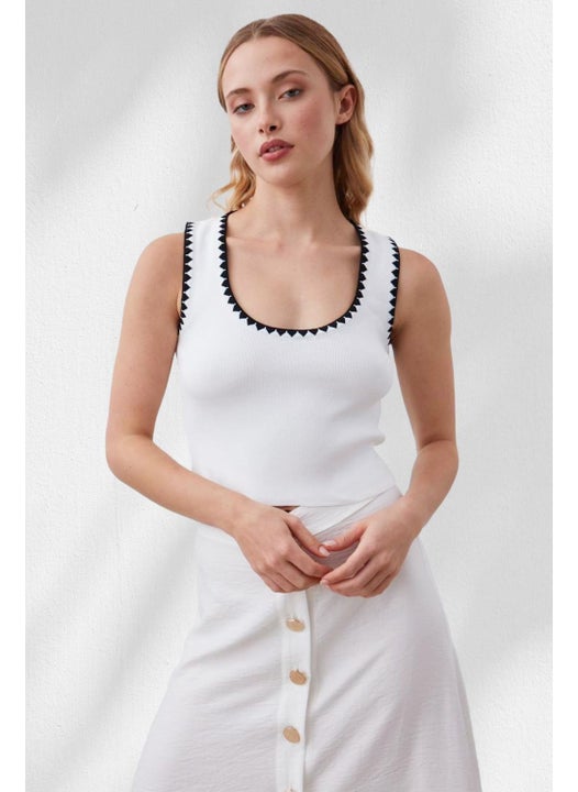 Tena Moda Women's Ecru-Black Collar and Armhole Zigzag Patterned Undershirt