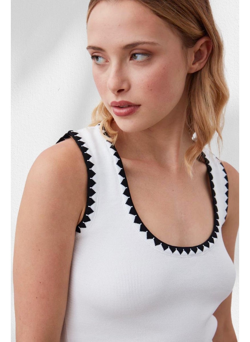 Tena Moda Women's Ecru-Black Collar and Armhole Zigzag Patterned Undershirt