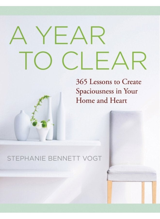 A Year to Clear 365 Lessons to Create Spaciousness in Your Home and Heart - Paperback