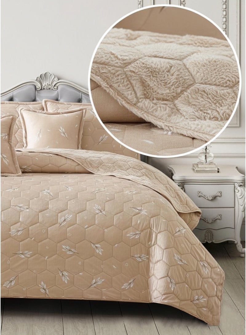 Miral Winter Comforter Set for One and a Half Bed, Compressed | Size 160×210 cm | 4 Pieces | Printed Front and Fur Back with Luxurious Hexagonal Design - Image 2