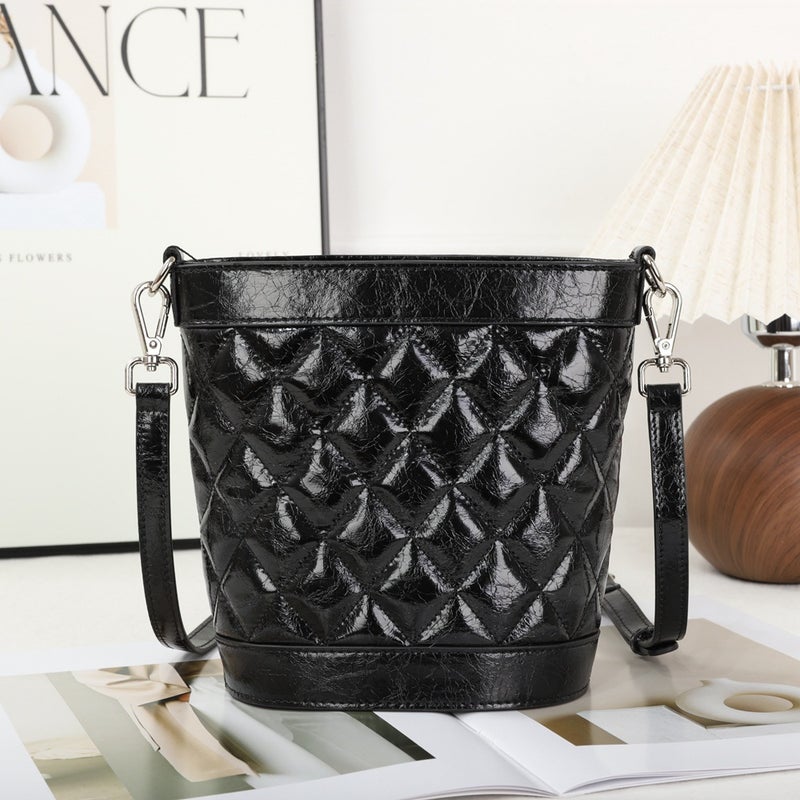 High-Grade Bucket Bag Head Layer Oil Wax Cowhide Small Chanel Style Rhomboid Bag Women'S Bag Genuine Leather Crossbody Shoulder 8168 - Image 4