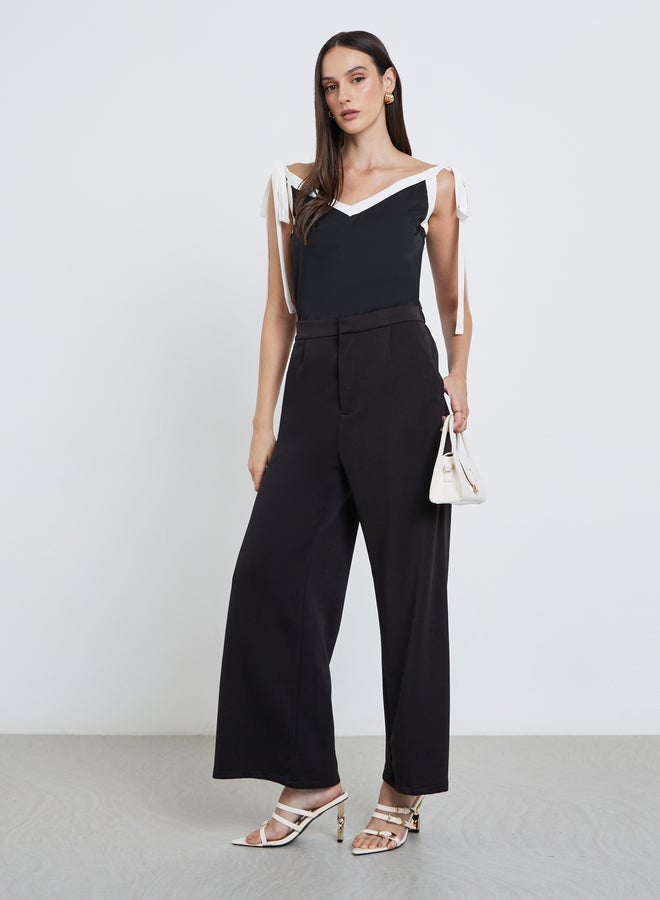 ستايلي بلوزة كامي بحمالات سوداء بلمسة متباينة - Image 2